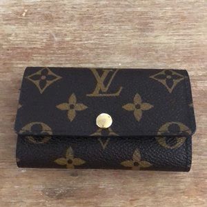 Louis Vuitton 6 key holder